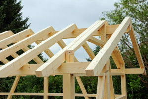 Precio y construcción de un garaje con estructura de madera.